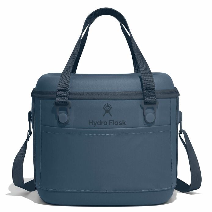 carryouttm-soft-cooler-15-l-s0 12pco384-carryout-cooler-15l-harbor-blue-straight_1.jpg