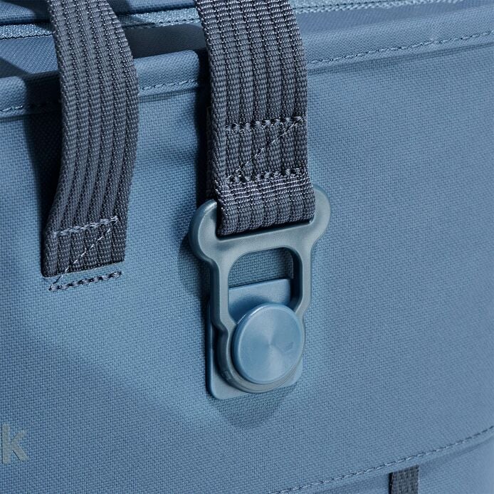 carryouttm-soft-cooler-tote-20-l-s5 250815_hydro_cooler_details_14838_2_4.jpg