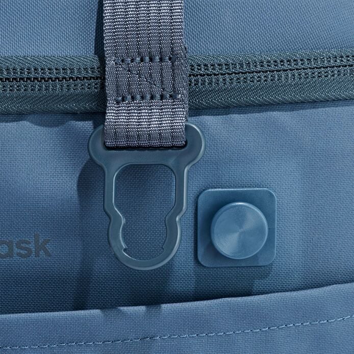 carryouttm-soft-cooler-30-l-p0 250815_hydro_cooler_details_14856_2_5.jpg