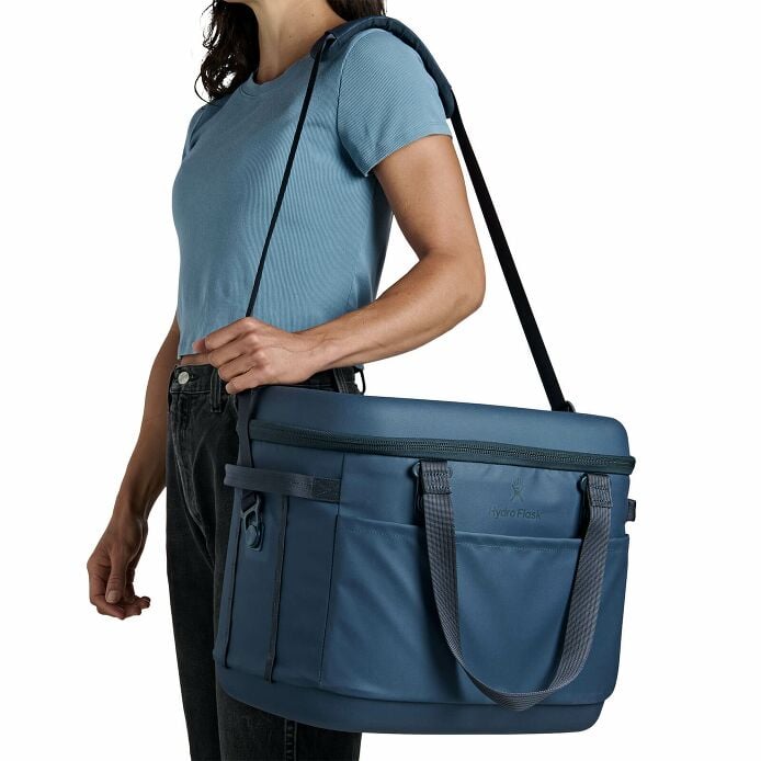 carryouttm-soft-cooler-30-l-p0 250815_hydro_s26_hb_14546_5.jpg