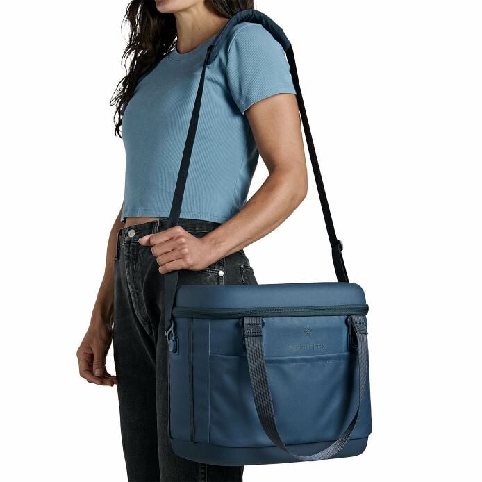carryouttm-soft-cooler-15-l-s0 250815_hydro_s26_hb_14556_6.jpg