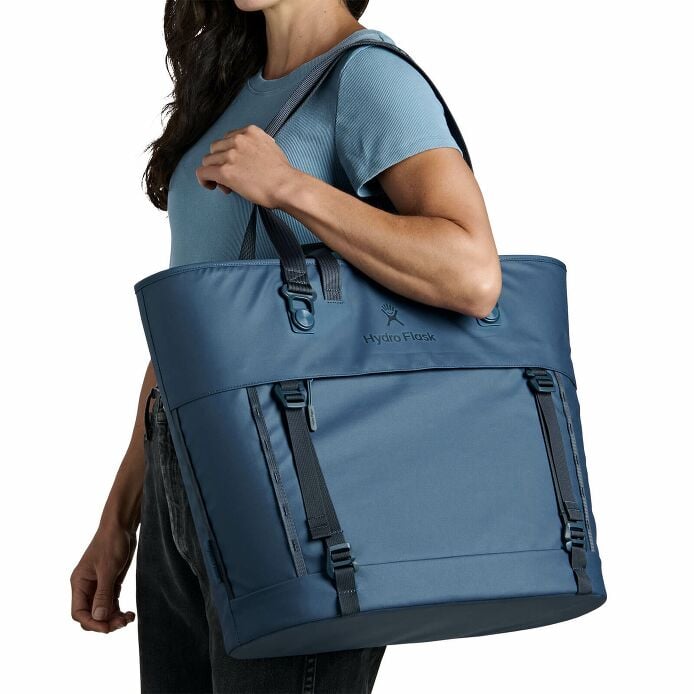 carryouttm-soft-cooler-tote-30-l-g5 250815_hydro_s26_hb_14614_2.jpg