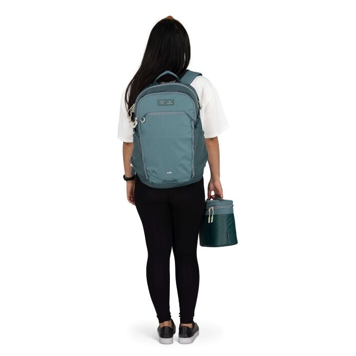 osprey-axis-x-hydro-flask-campus-essentials-bundle-e6 axisxhydroflask_s26_onbody3_cascadeblue_10007249_2.jpg