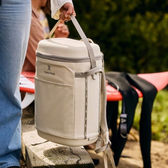 carryouttm-backpack-22-l-n0 hf_carryout_bouwer_d1_l1_torrey_pines_lifestyle_1444_2.jpg