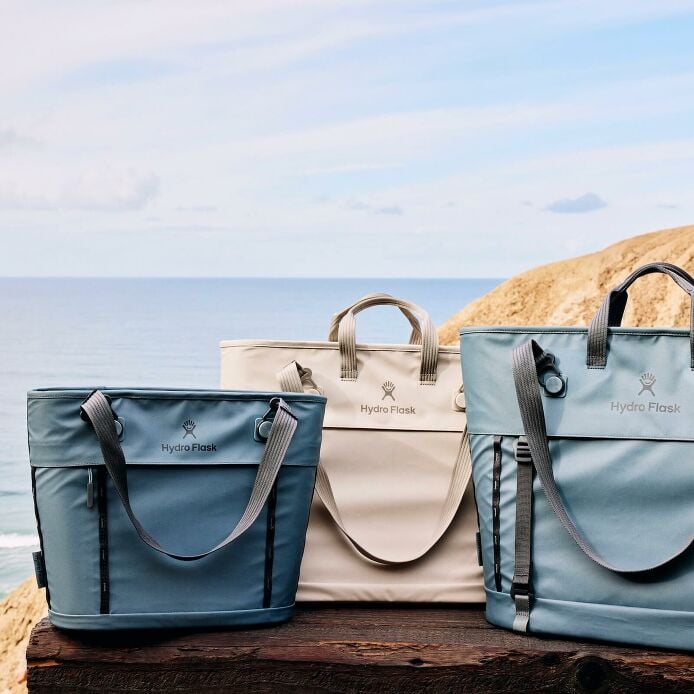 carryouttm-soft-cooler-tote-10-l-t2 hf_carryout_bouwer_d1_l1_torrey_pines_still_life_0055_4.jpg