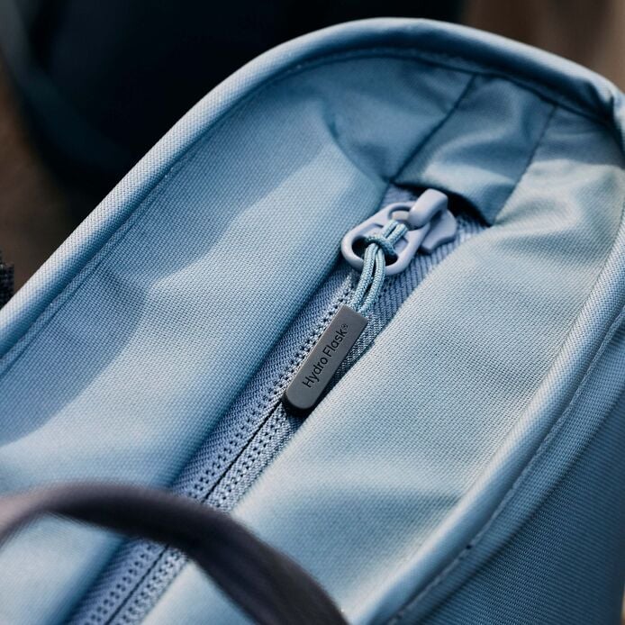 carryouttm-soft-cooler-tote-10-l-t2 hf_carryout_bouwer_d1_l1_torrey_pines_still_life_0112_4.jpg