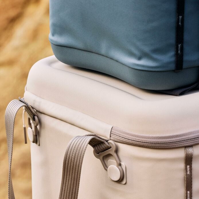 carryouttm-soft-cooler-15-l-s0 hf_carryout_bouwer_d1_l1_torrey_pines_still_life_0381_6.jpg