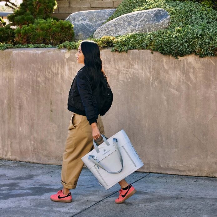 carryouttm-soft-cooler-tote-20-l-s5 hf_carryout_bouwer_d2_l1_stone_steps_0066_1.jpg