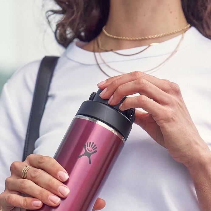 32-oz-lightweight-chug-cap-bottle-b7 hf_s26_lightweight_mcinnis_5123_1_8.jpg