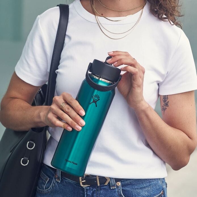 32-oz-lightweight-flex-straw-bottle-p0 hf_s26_lightweight_mcinnis_5167_2_3.jpg