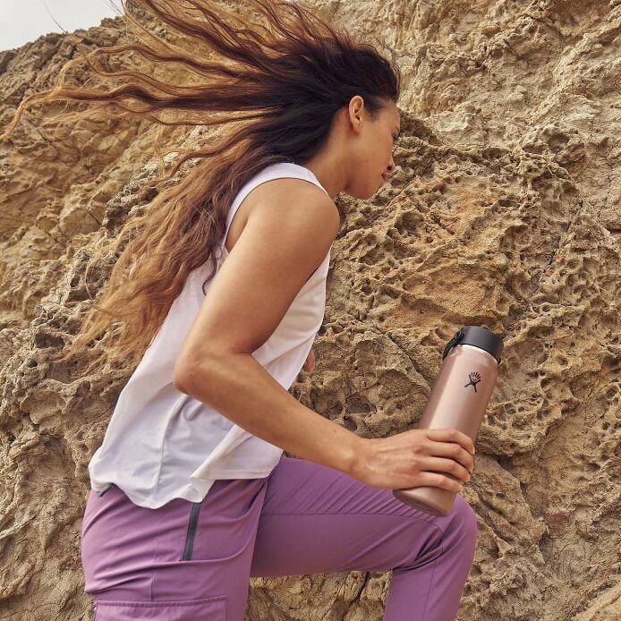 32-oz-lightweight-flex-straw-bottle-p0 hf_s26_lightweight_mcinnis_6946_1_3.jpg