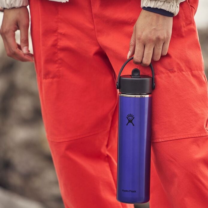 24-oz-lightweight-flex-straw-bottle-y0 hf_s26_lightweight_mcinnis_7443_3.jpg