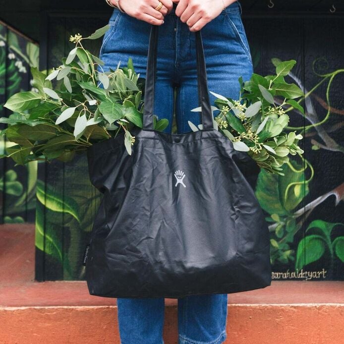 20-l-tag-along-tote-c6 s25_tagalongtote_post_3_1_1_1.jpg