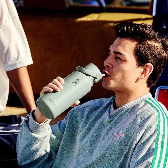 32-oz-wide-mouth-with-flex-straw-cap-c6 s25_tailgating_brouwer_exp-2028-06-01_04-6336_1__5.jpg